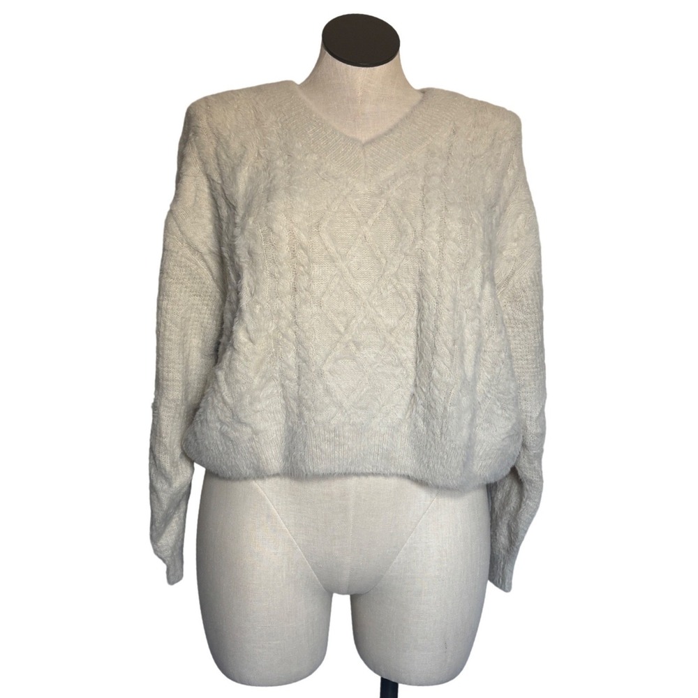 Womens‎ Size Medium Cream Cable Knit Fuzzy V Neck Cropped Pullover Sweater